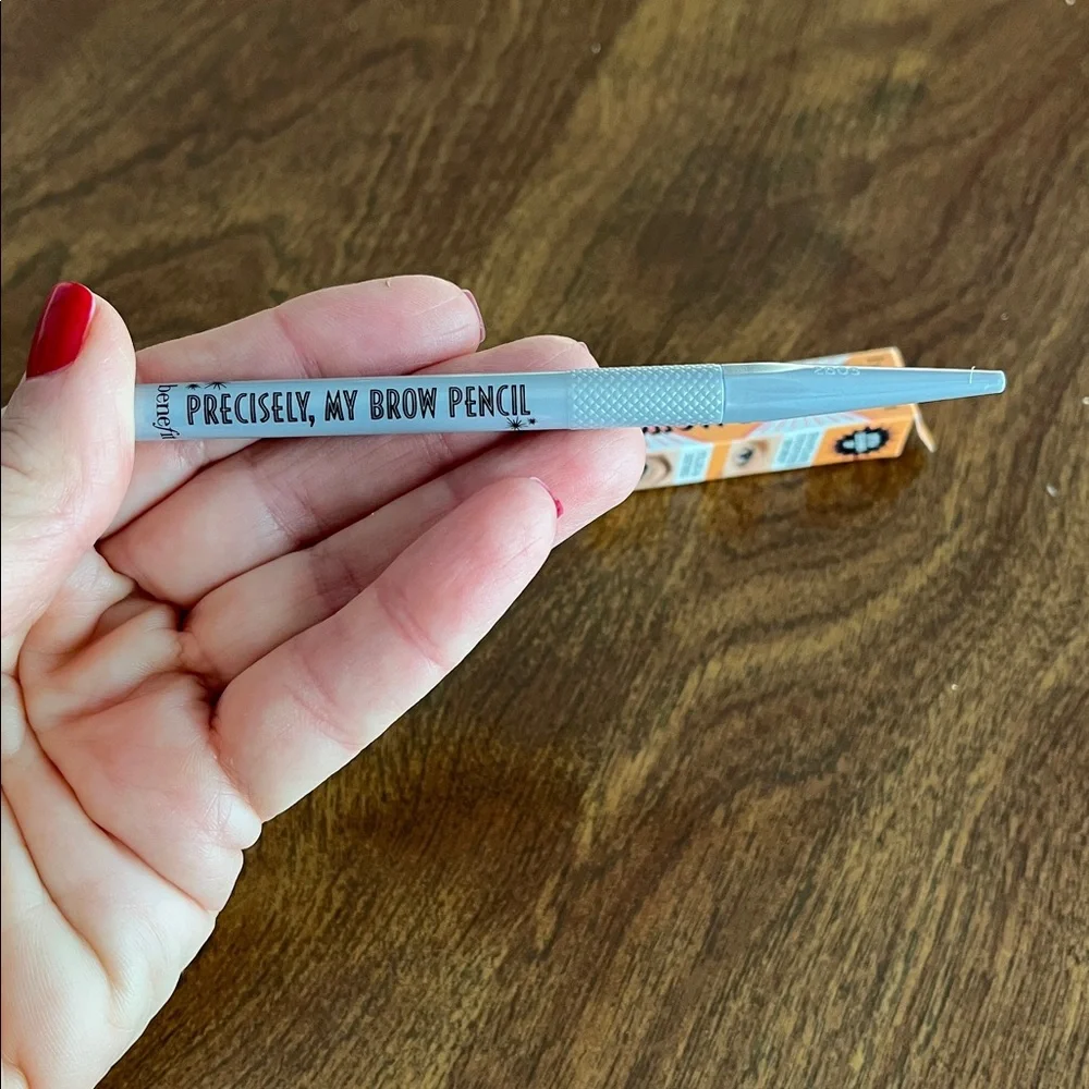 Benefit nwt precisely